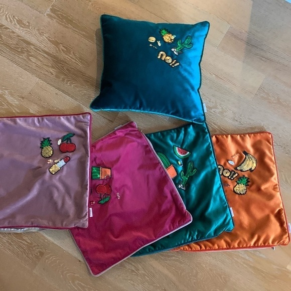 Velvet piped pillow cover - no insert - Picture 4 of 4